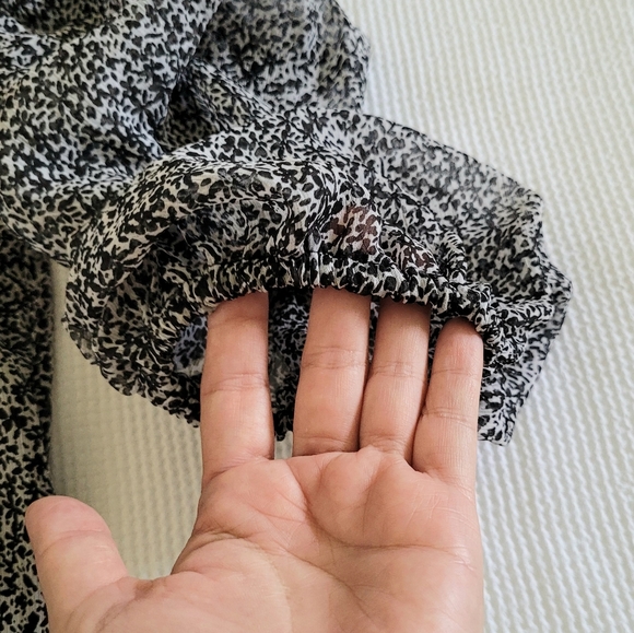 CeCe Cascading Puffy Sleeves Top - Picture 8 of 13